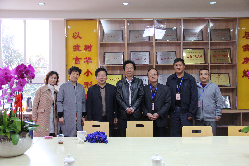 上海市中小学(幼儿)教师奖励基金会副理事长施国民等领导在青浦区