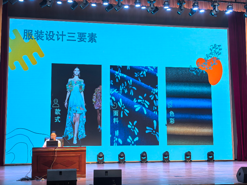 小手劳动 大梦未来 	——一年级服装设计启蒙讲...