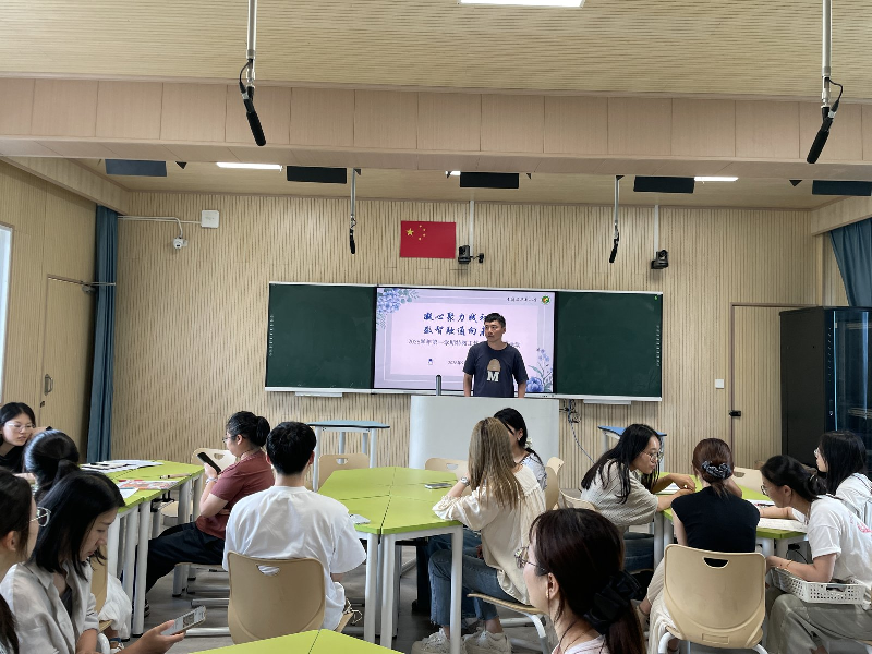 凝心聚力践初心  数智融通向未来 ——华新小学...