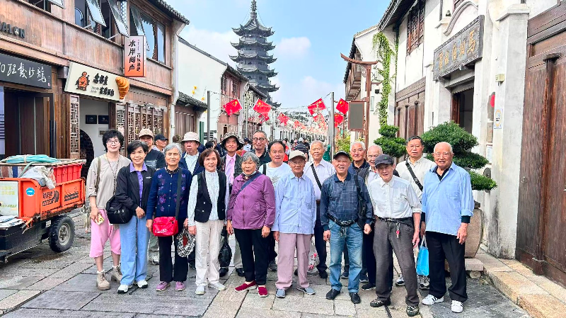 情暖金秋 欢聚重阳 —— 华新小学工会开展退休...